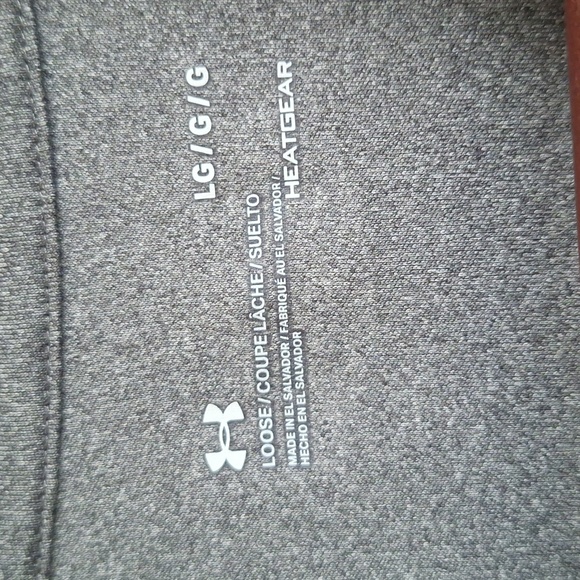 3/$20 Under Armour Women's Charcoal V-Neck Tee Size L - Picture 4 of 5